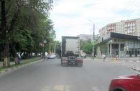 В Туле грузовик насмерть сбил пенсионерку, переходящую дорогу на красный свет