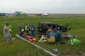 Под Тулой минивэн влетел в столб: водитель погиб, 5 пассажиров госпитализировано
