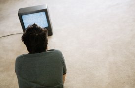 Туляк выбил дверь в комнате соседки и украл телевизор