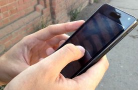 Тулячка украла телефон, оставленный на прилавке