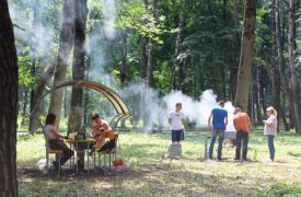 В Новомосковске обустроили площадку для шашлыка с беседками и столиками