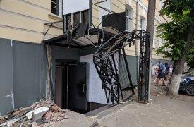В Туле девушка на «девятке» влетела в банк