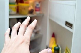 В Узловой мужчина украл сбережения пенсионерки, которые та прятала в холодильнике