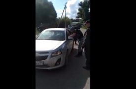 В Тульской области пьяная женщина с ребенком, пытаясь скрыться от полиции, сбила инспектора ГИБДД
