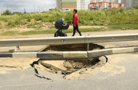 В Туле на ул. Хворостухина провалилась новая дорога
