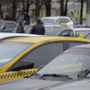 В Тульской области таксист обчистил забывчивого пассажира