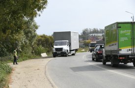 В Туле на Баташевском мосту ловят нарушителей на большегрузах
