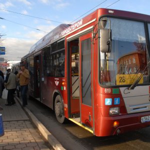 В Туле на проспекте Ленина неизвестные обстреляли автобус