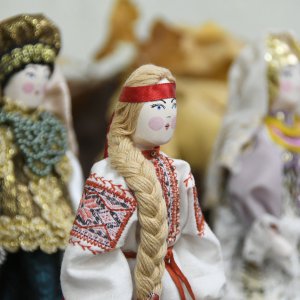 В Туле открылась выставка куколок-скелетцев в костюмах российских губерний