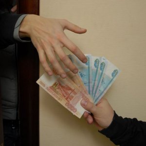 Телефонный мошенник обманул 77-летнюю тулячку на 443 тысячи рублей
