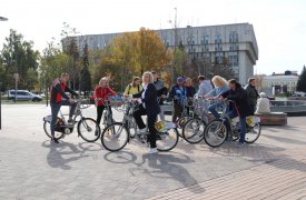 Мэр Тулы Ольга Слюсарева опробовала новый городской велошеринг