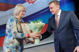 Алексей Дюмин поздравил тульских учителей с профессиональным праздником