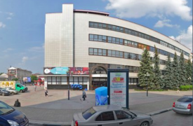 Лесоповал в центре Тулы. На площади у главпочтамта срубили многолетнюю ель