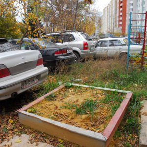 Быть парковке или не быть: администрация Тулы рассмотрит благоустройство двора по улице Кутузова
