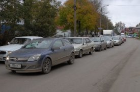 В Туле решат вопрос со стихийной парковкой на ул. Энгельса