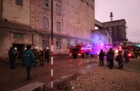 В Туле на ул. Дачной дымилось здание хлебокомбината: эвакуировано 15 человек