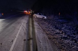 25-летняя автоледи на иномарке ночью вылетела в кювет на трассе под Тулой