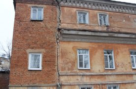 В Туле на улице Союзной жилой дом треснул на две части