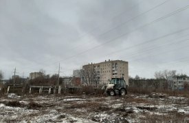 В Туле убирают территорию возле Ледового дворца