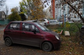 Куда тулякам пожаловаться на припаркованные на газонах авто