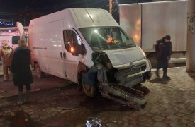 В Туле в жестком ДТП сошлись микроавтобус и внедорожник