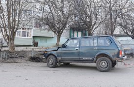 Под Тулой автоледи на «Ладе» влетела в забор