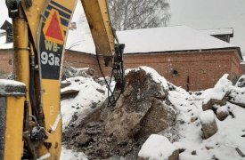 В Туле улицу Металлистов расчищают с помощью спецтехники