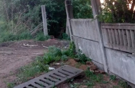 6-летний туляк погиб от падения бетонного забора: в смерти мальчика подозревают главу администрации Богородицкого района