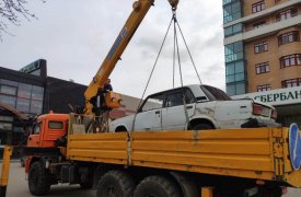 В Туле на проспекте Ленина эвакуировали два бесхозных авто