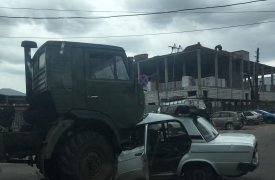 В Туле грузовик раздавил легковушку: в кабине машины скончался мужчина