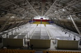 Госпиталь на манеже стадиона 
