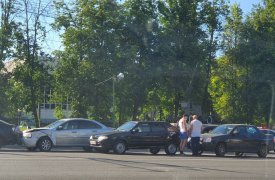 Проспект Ленина в Туле встал в пробке из-за массового ДТП