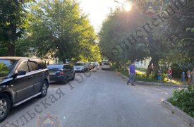 Под Тулой 7-летний мальчик на самокате попал под колеса иномарки