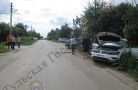 Две тульских автоледи на иномарках устроили ДТП на ул. Панфиловцев