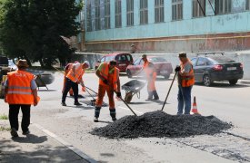 В Туле на ул. Демидовской ремонтируют дорогу