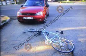 В Туле на Первомайской Lada сбила велосипедиста