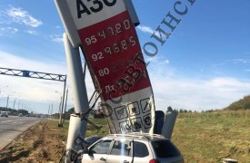 В Тульской области водитель уснул за рулем и врезался в стелу