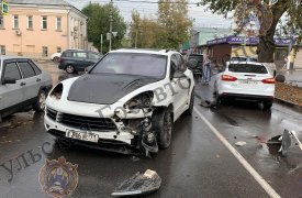 В Туле в массовом ДТП на ул. Колетвинова пострадали два человека