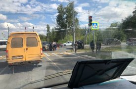 В Туле при повороте на п. Первомайский перевернулась машина