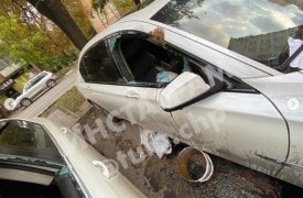В Туле неизвестный разбил стекло автомобиля и залил в салон фекалии