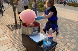 В Туле на Казанской набережной нелегально продавали сладкую вату: фото и видео с места событий