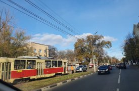 В Туле на ул. Первомайской иномарка перегородила дорогу трамваю