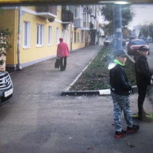 В Туле на ул. Болдина водитель Mercedes сбил ребенка на самокате