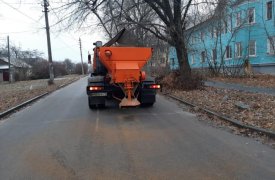 На тульские дороги уложено 1000 тонн противогололедных смесей