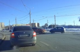 В Туле на развязке около Восточного обвода на дороге заблудился «Рено»