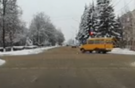 В Тульской области водитель маршрутки повернул на красный свет