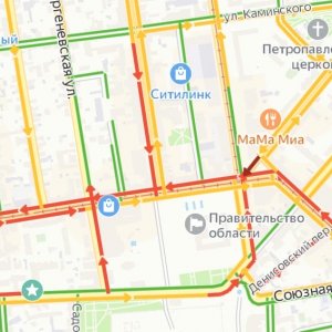 В Туле на улице Советской трамвай пошел в разрез по путям: центр города встал в пробке