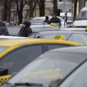 В Туле водитель такси присвоил забытый телефон