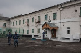 В Тульской области УФСИН запретила свидания с заключенными и передачки
