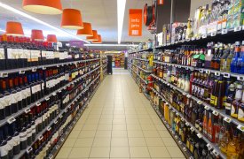 В Тульской области за продажу алкоголя несовершеннолетней сотрудника супермаркета оштрафовали на 30000 рублей